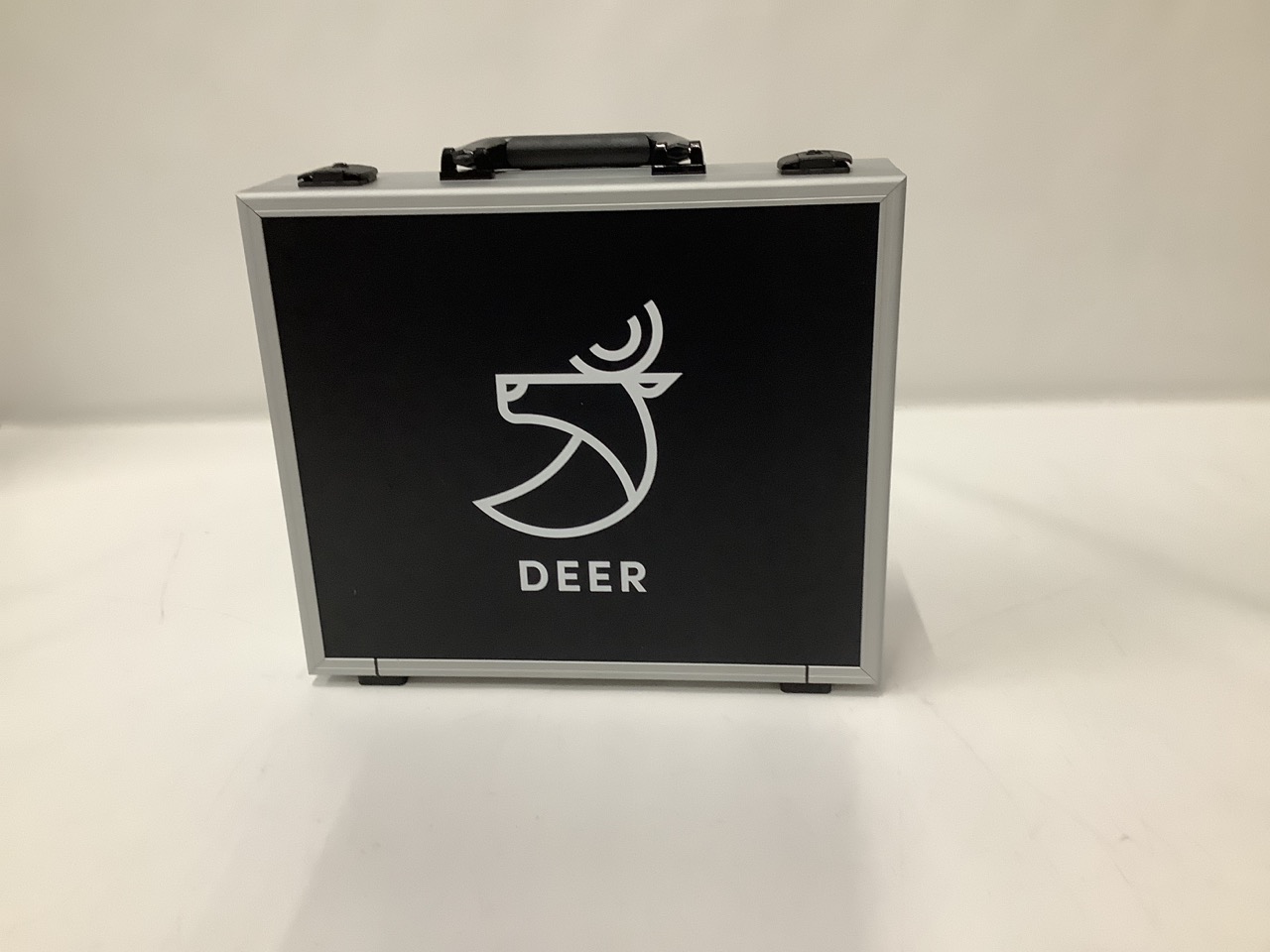 Huisstijl Deer gemaakte koffer op maat